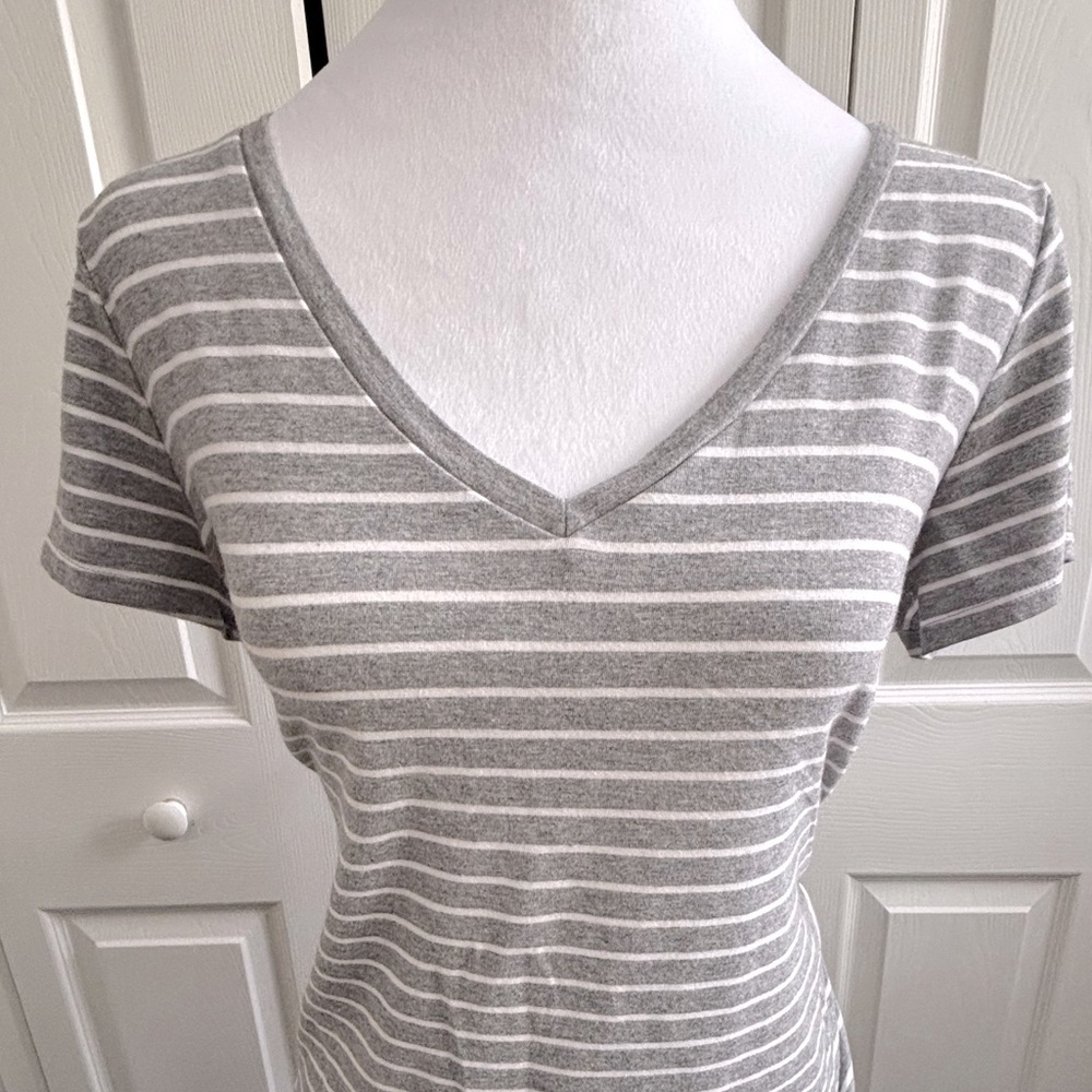 Motherhood Maternity V-Neck Top - Picture 8 of 10